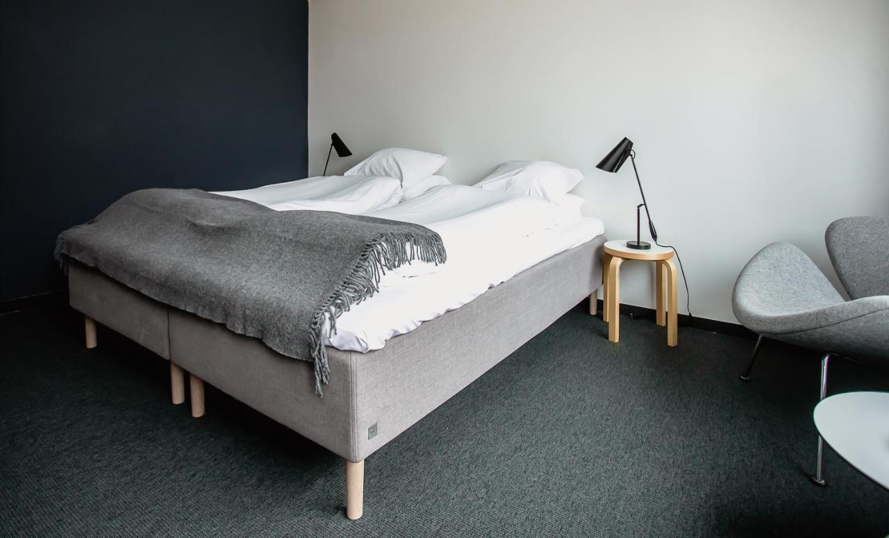Lindstrom Hotel Lærdalsøyri Bagian luar foto
