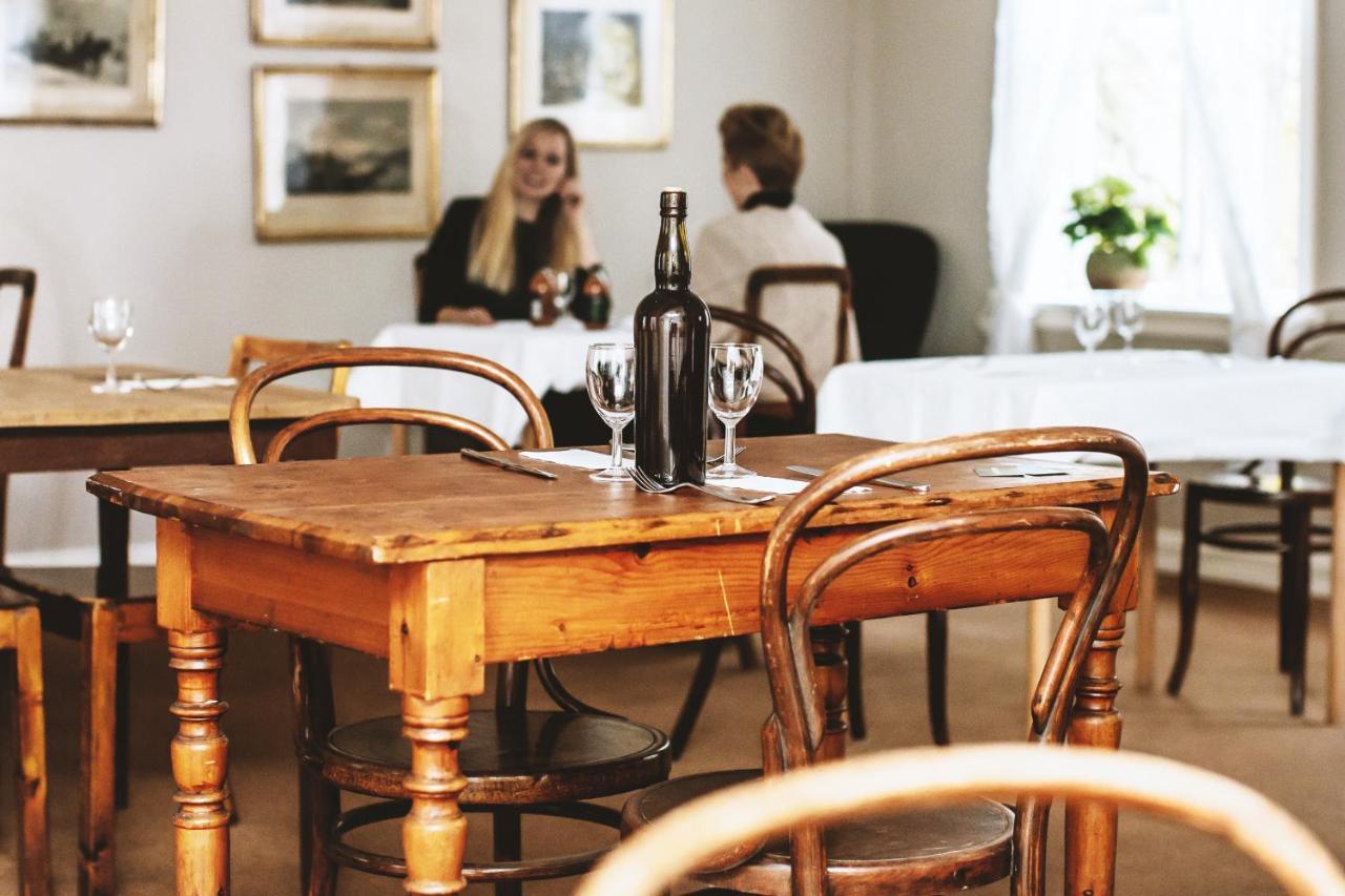 Lindstrom Hotel Lærdalsøyri Bagian luar foto