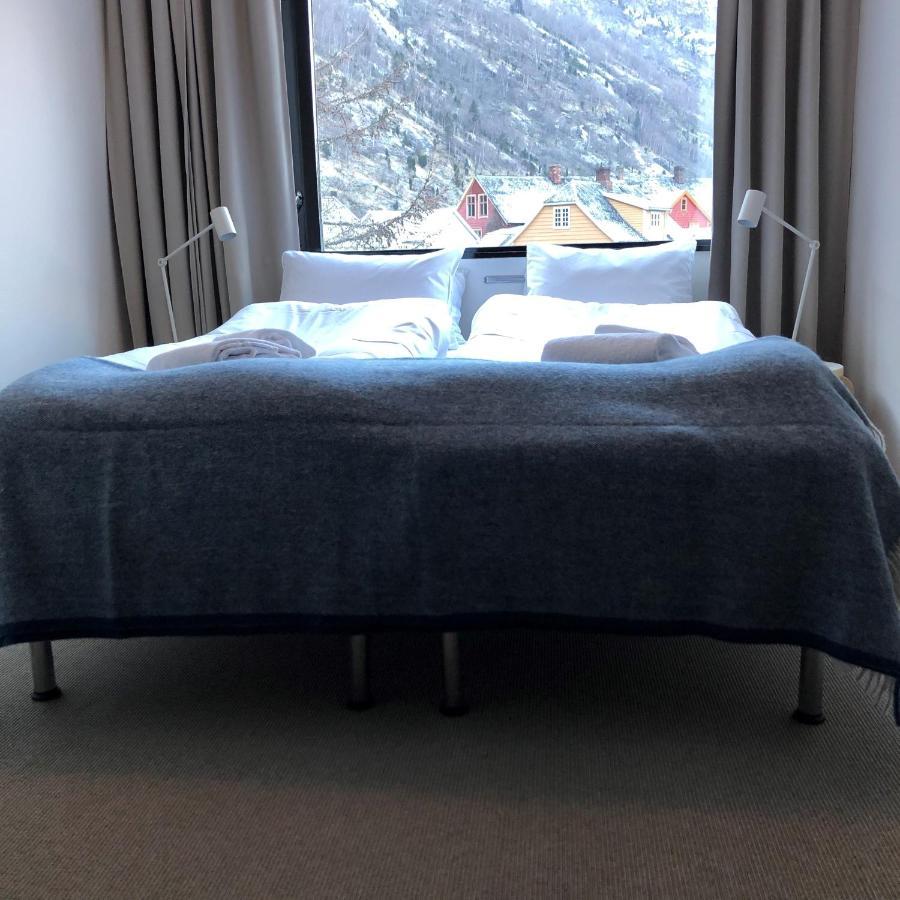 Lindstrom Hotel Lærdalsøyri Bagian luar foto
