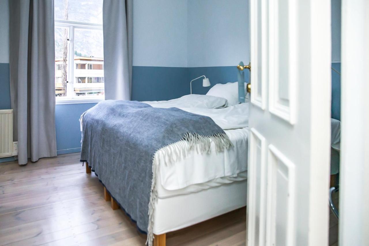 Lindstrom Hotel Lærdalsøyri Bagian luar foto
