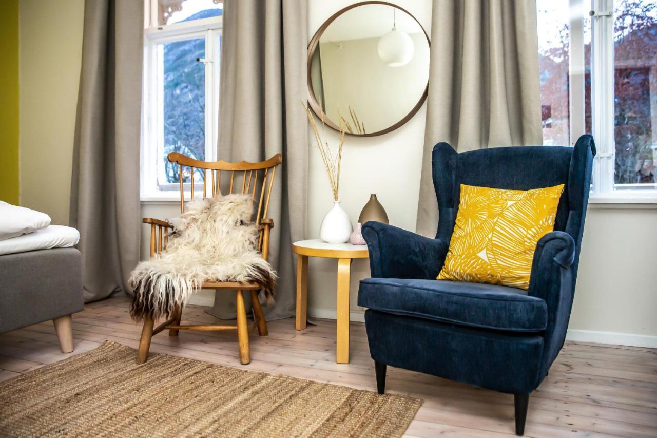 Lindstrom Hotel Lærdalsøyri Bagian luar foto