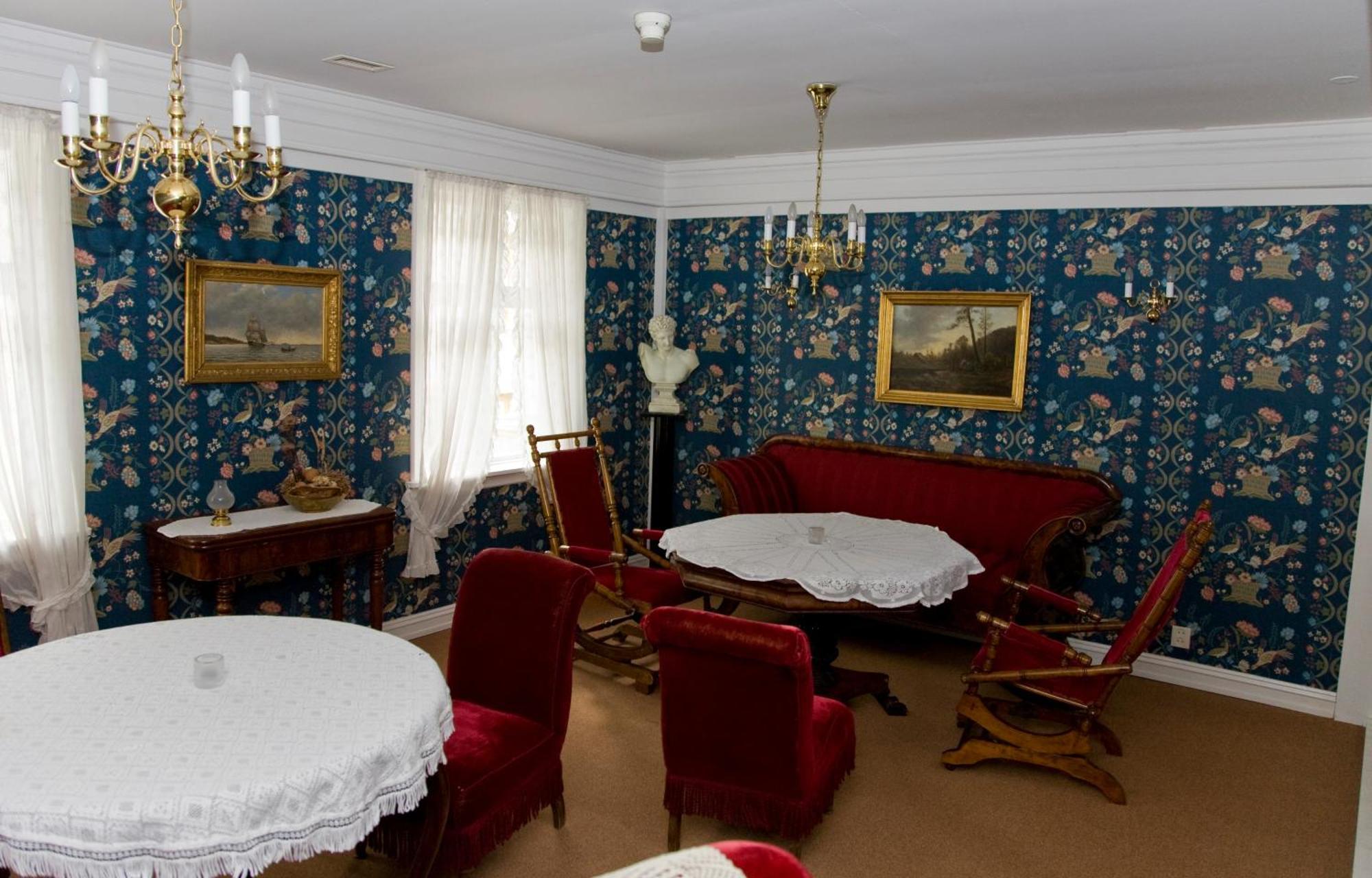 Lindstrom Hotel Lærdalsøyri Bagian luar foto